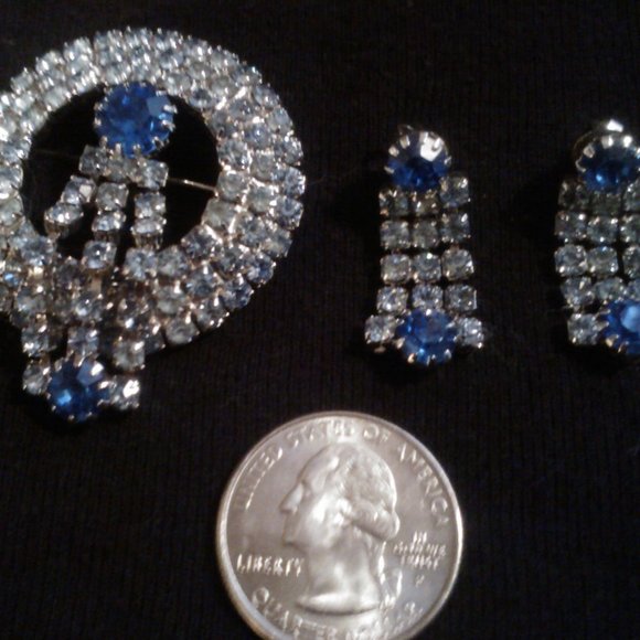 1950's blue & white rhinestone brooch/ earring set - Picture 2 of 3